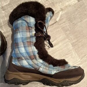 The North Face Women's Nuptse blue  plaid Boot Size 5 Faux Fur